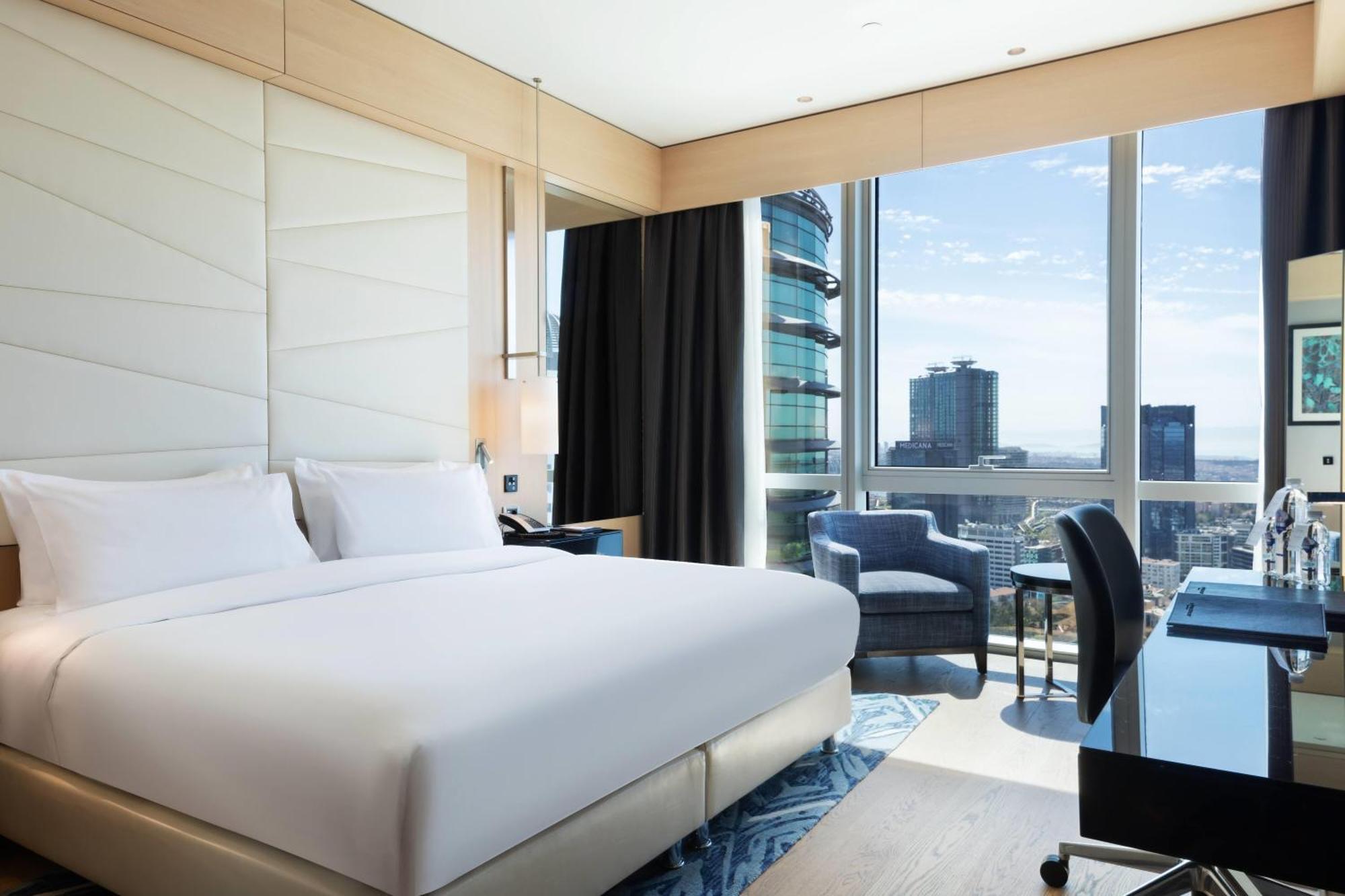 Wyndham Grand Istanbul Levent Hotel & Conference Center — Fotos 1
